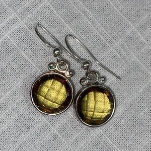 5/$10❤️❤️❤️Vintage 90s Mossy Green Faceted Acrylic & SilverTone Earrings